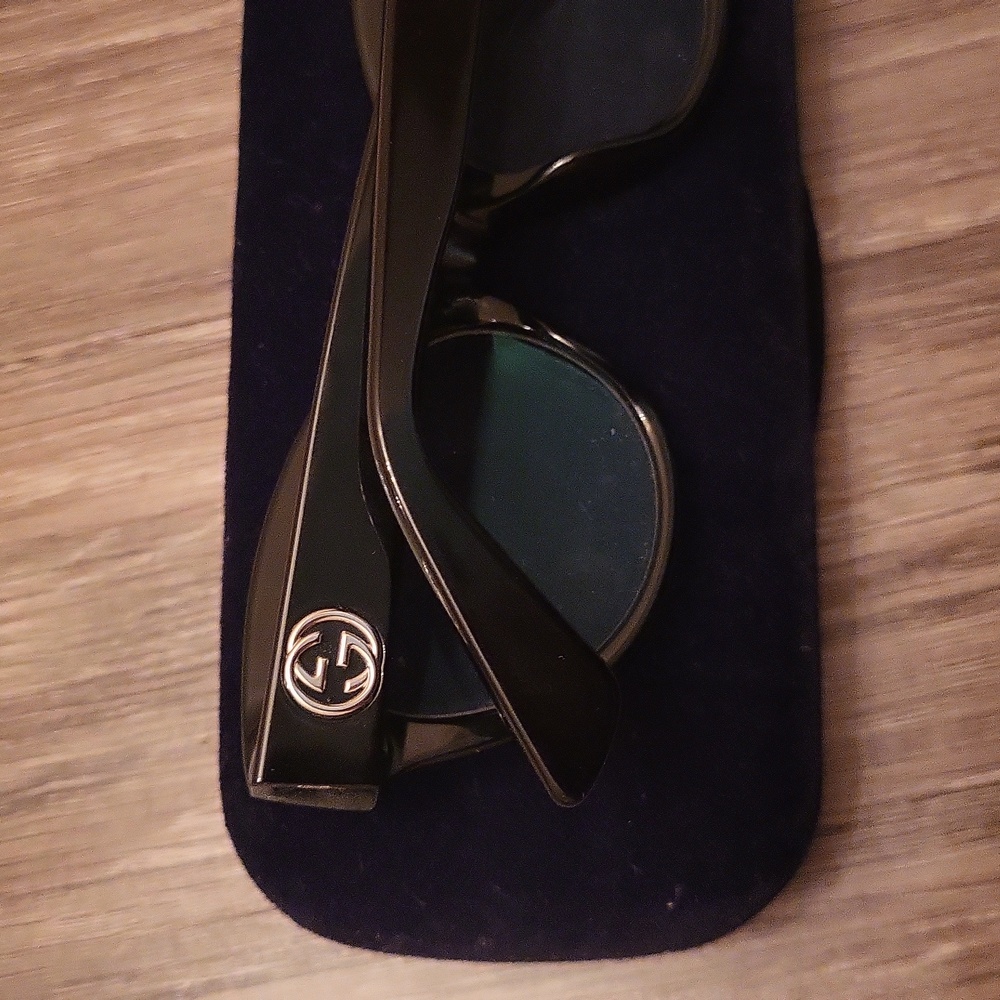 Gucci Glossy Black Cat-Eye Glasses - Picture 11 of 12